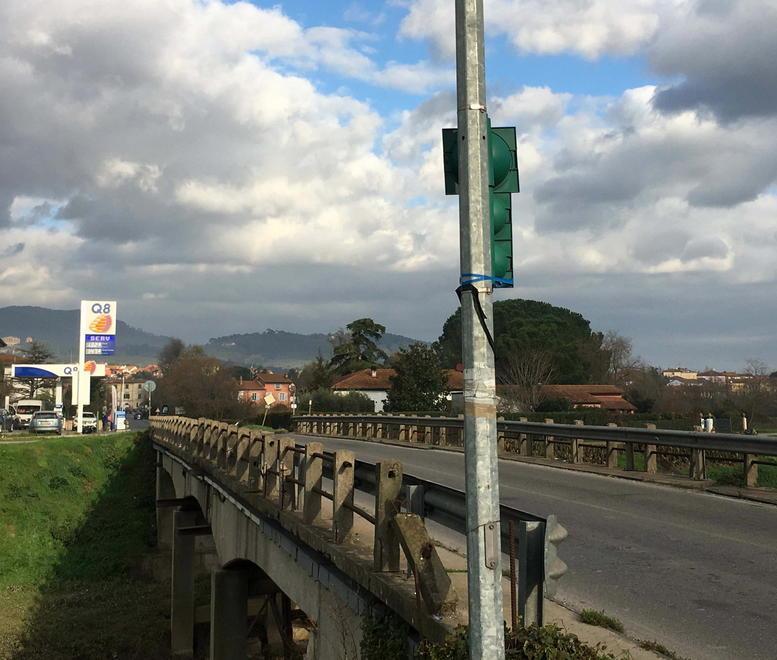 Traffico alleggerito sul ponte pericolante 