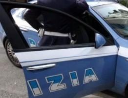 Investe bimba sulle strisce ma non si ferma e scappa