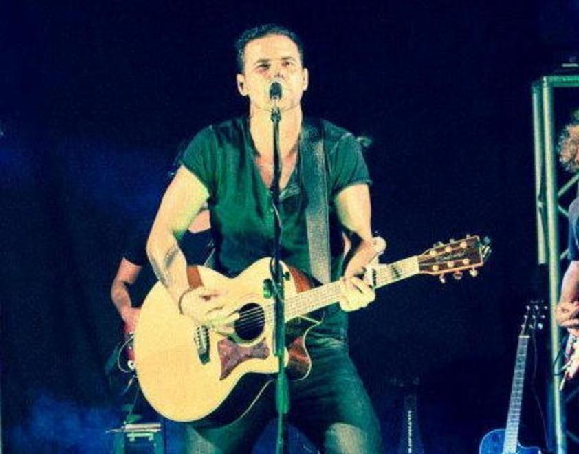 Il cantante Gheri suona per i detenuti 