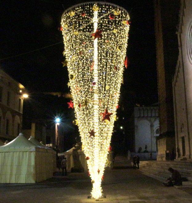 PIETRASANTA SURREALISTA