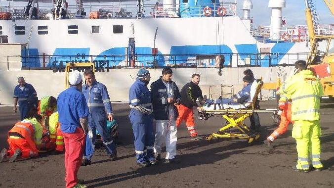 Tre operai feriti nell’incidente in porto