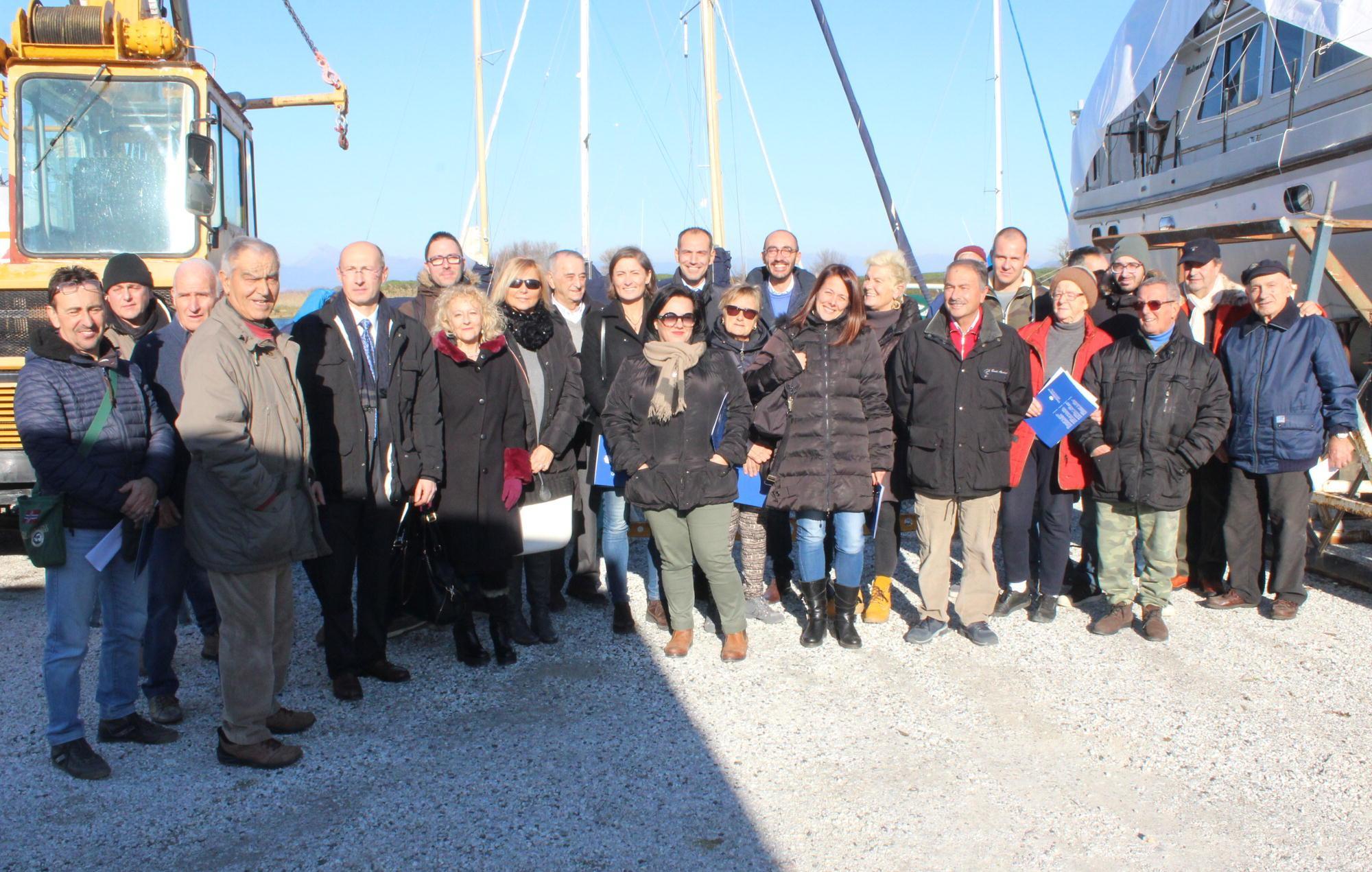 Operatori dei rimessaggi a Marina di Pisa