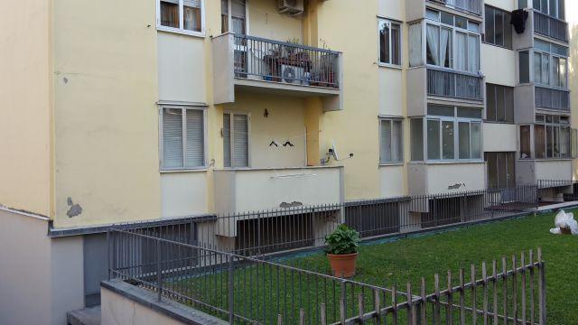 Al piano terra l'appartamento sequestrato dalla Polizia municipale 