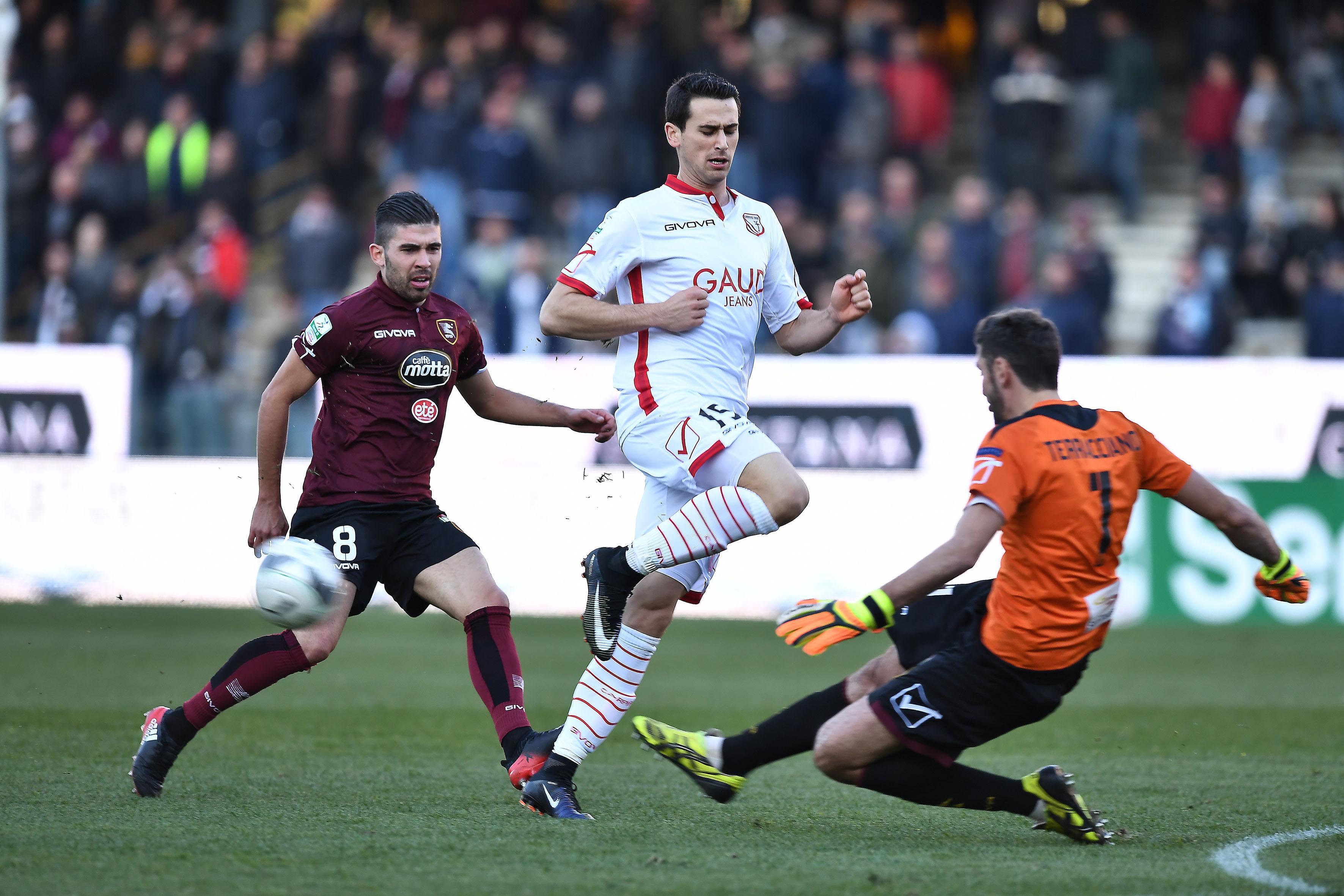 Il Carpi esulta nel recupero: 2-1 a Salerno 