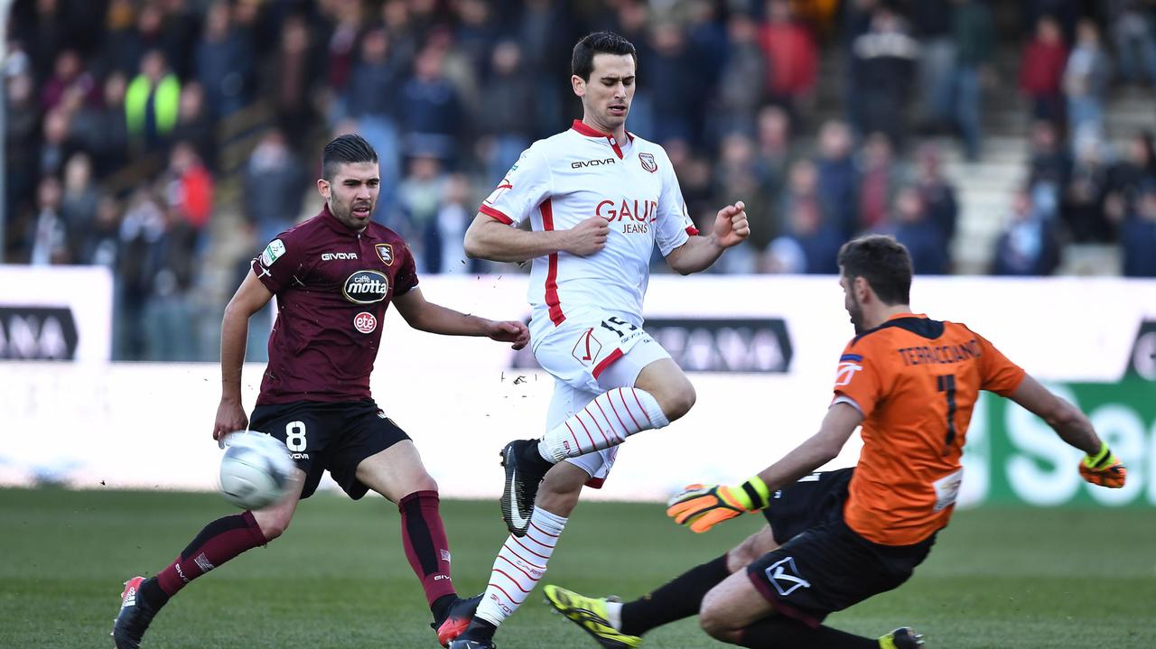 Il Carpi esulta nel recupero: 2-1 a Salerno