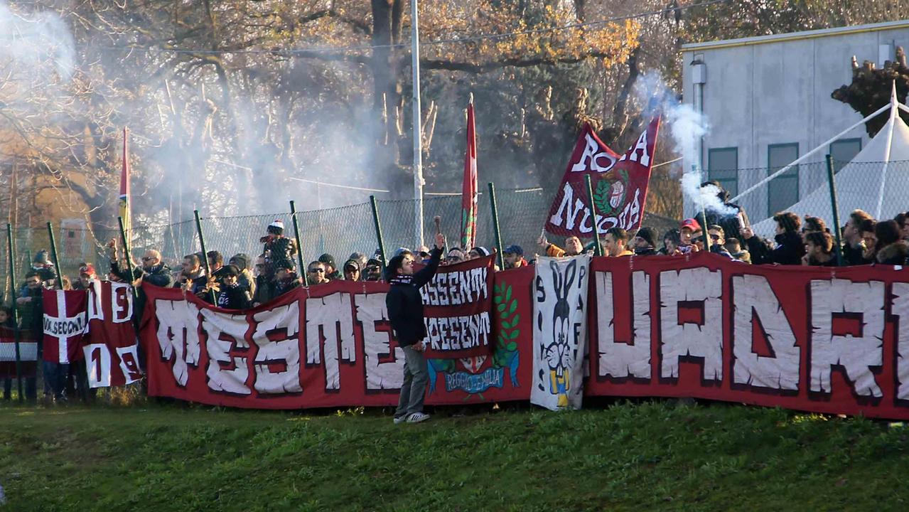 Derby Reggiana-Parma, i tifosi in massa in via Agosti