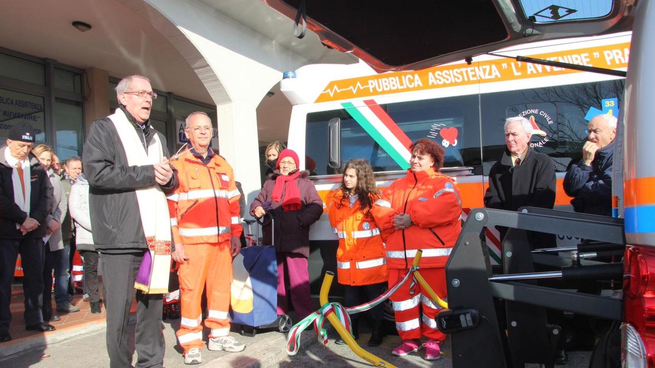 L'inaugurazione del mezzo della Pubblica Assistenza