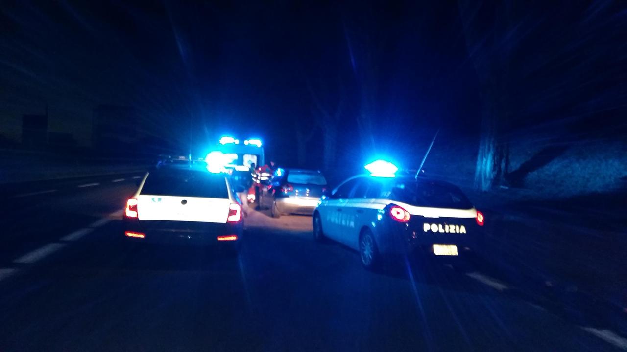 La Polizia e l'ambulanza lungo la variante Aurelia