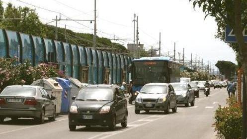 Barriere opache a lato della ferrovia