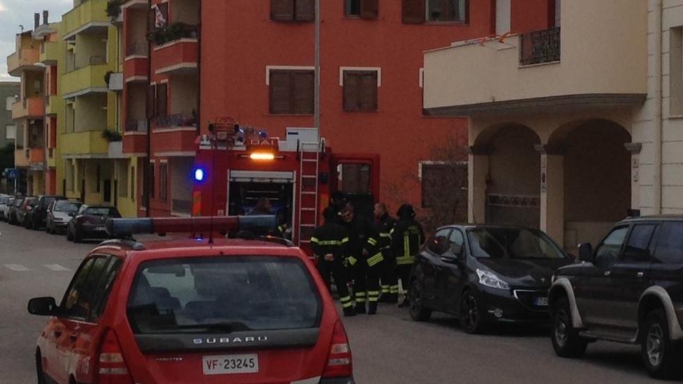 Principio di incendio in via Lussu