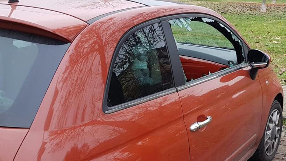 Tre auto svuotate dai ladri