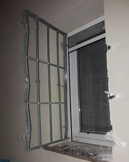 Smurano inferriate e razziano casa 