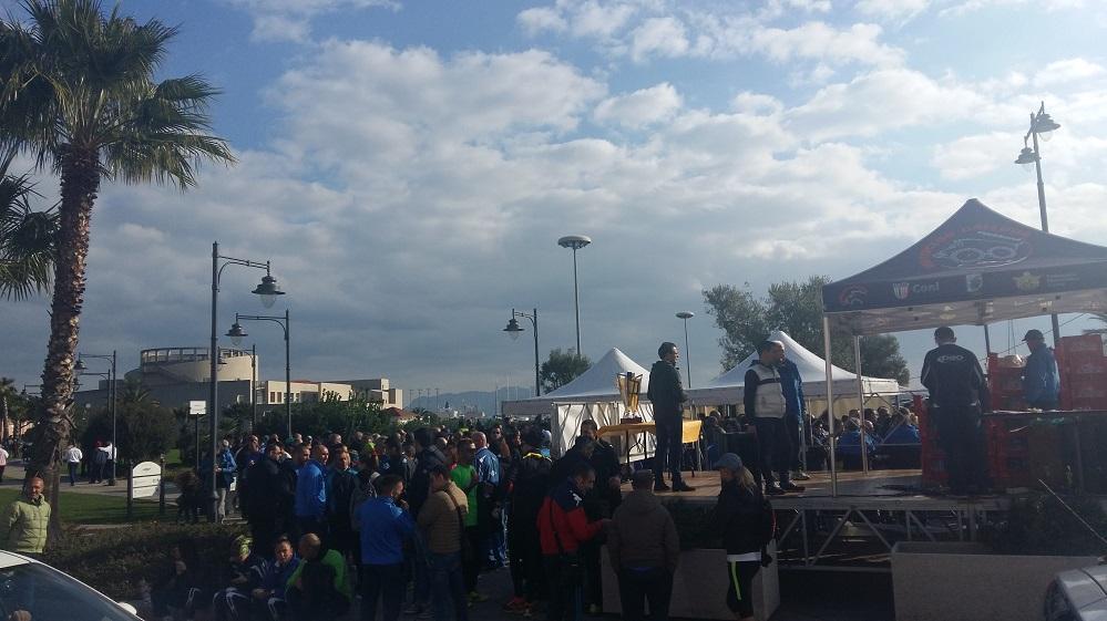 La zoina dell'arrivo della gara davanti al municipio
