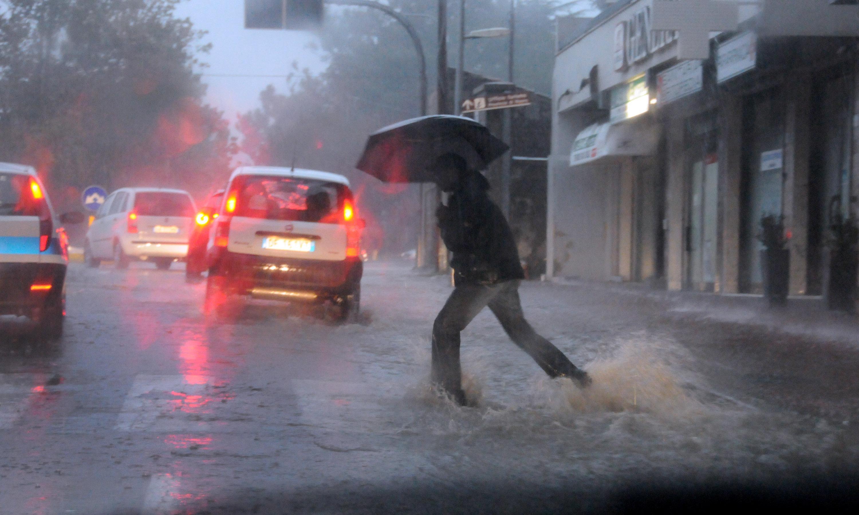 Maltempo, la Protezione civile lancia l'allerta rossa per la Sardegna