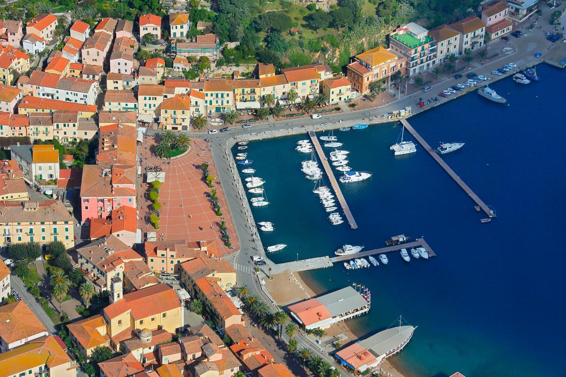 Una veduta di Porto Azzurro