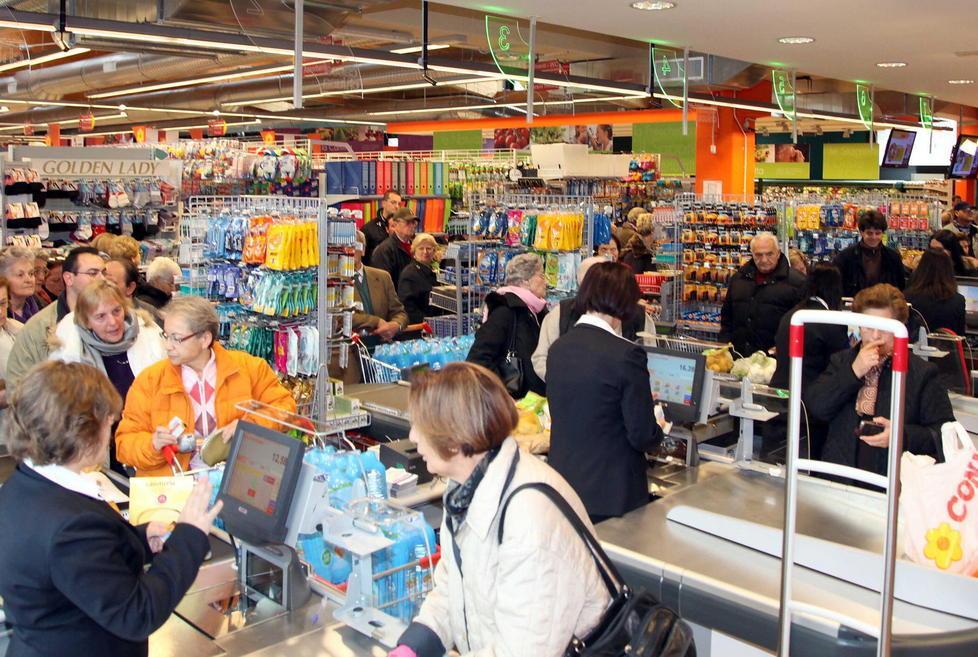 Cibo, alcol e profumi sotto l’albero dei ladri di Modena