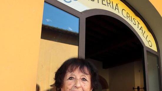 Bruna Berni davanti alla sua copisteria (Foto Agenzia Carlo Sestini)