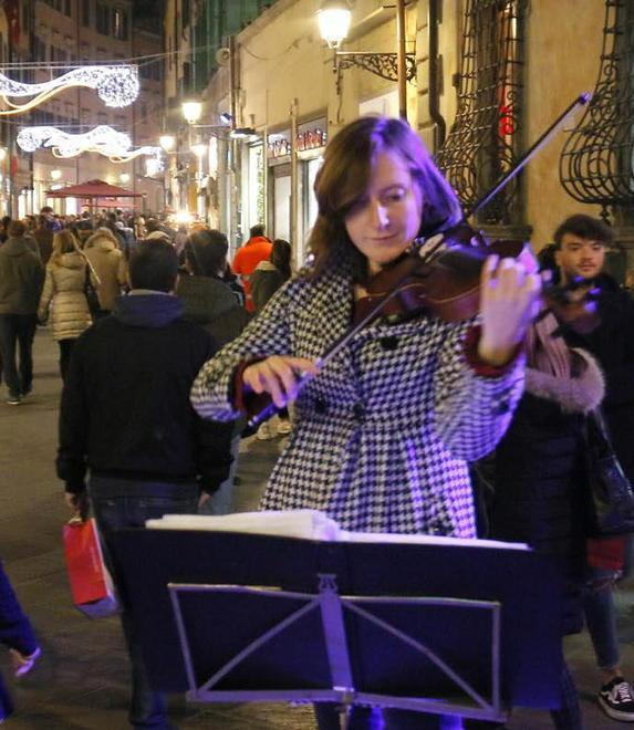 Da Corso a Borgo shopping natalizio a ritmo di musica 