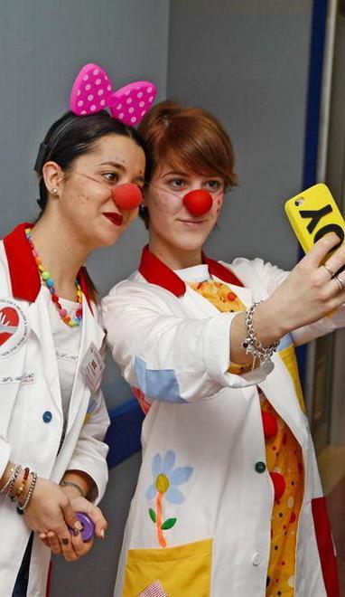 Il sorriso dei clown per i bimbi malati 