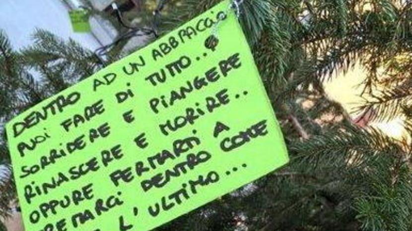 In piazza Aranci c’è l’albero delle letterine