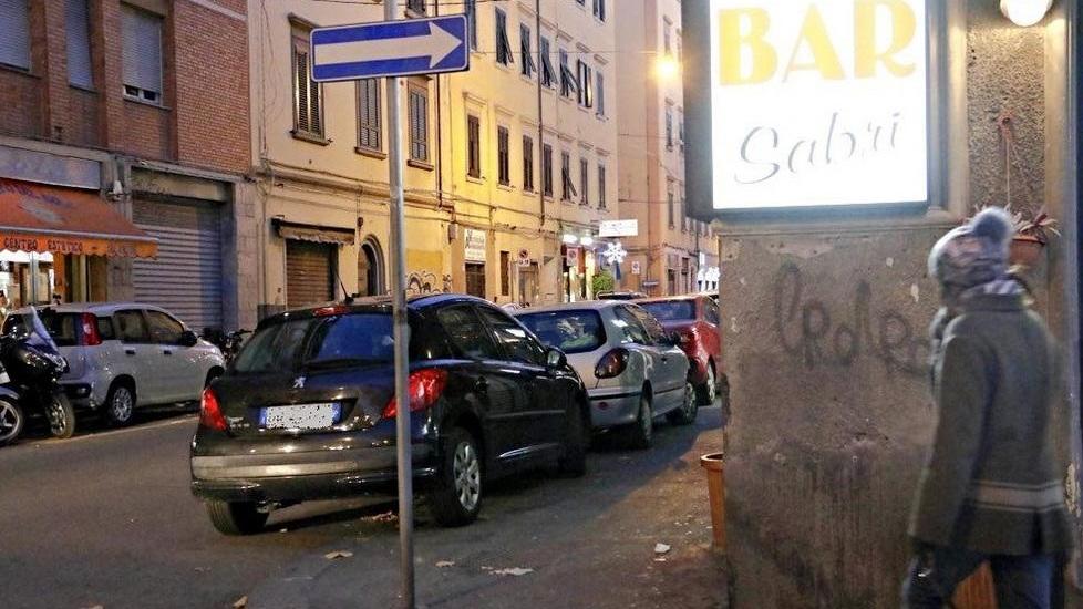 I furbetti della sosta nel carico scarico: dieci sanzioni al giorno
