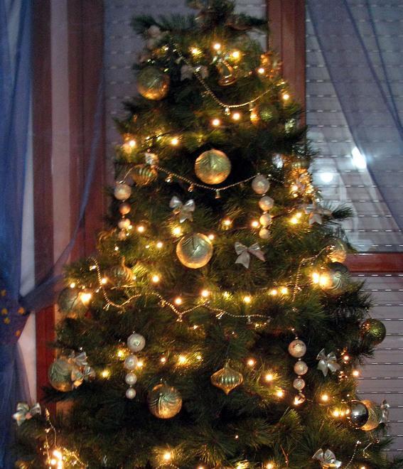 I volontari del “Gazebo” distribuiscono giocattoli