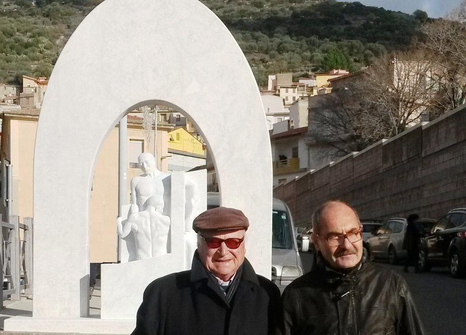 Un monumento ai caduti sul lavoro 