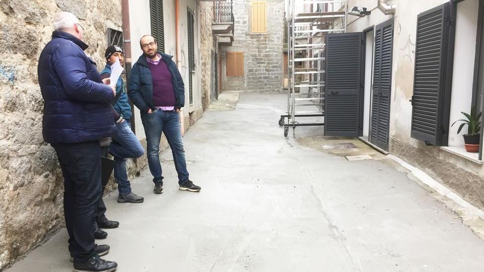 Il centro si libera dell’ultima strada sterrata