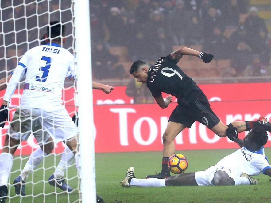 Soltanto un palo per il Milan, Dea imbattuta 