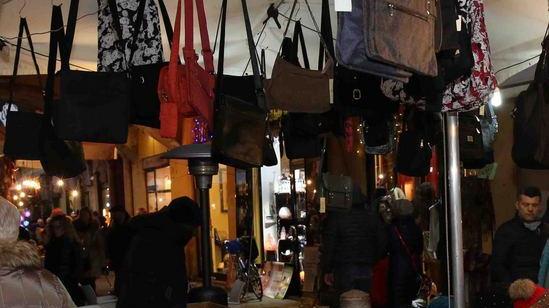 merce per tutte le tasche