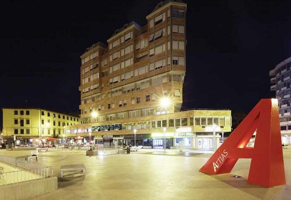 Piazza Attias, lo scultore Spagnoli: la mia A non è un gioco, qui manca il rispetto 