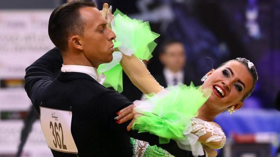 Lustrini e paillettes danno grande luce ai talenti del ballo