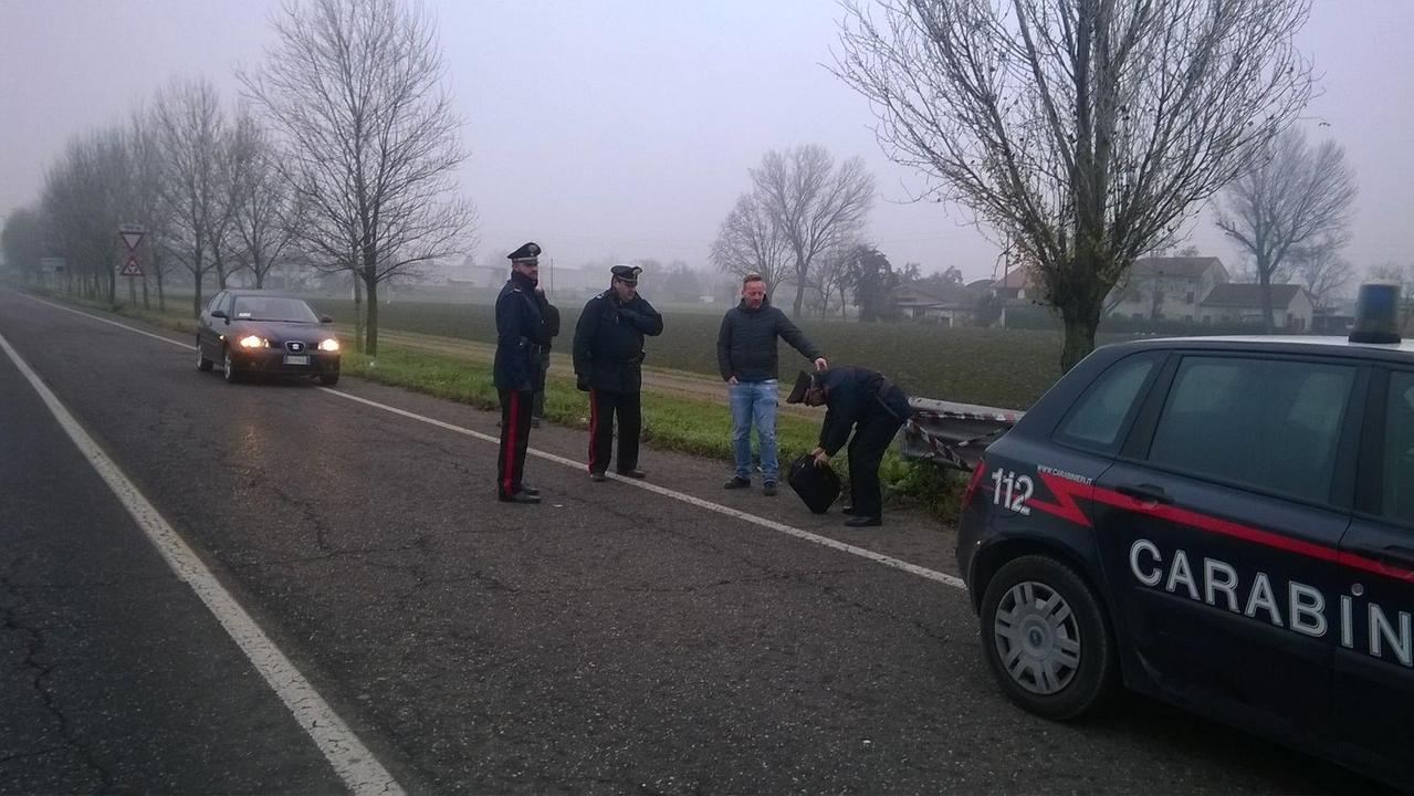 Valigetta abbandonata in strada fa scattare l'allarme bomba