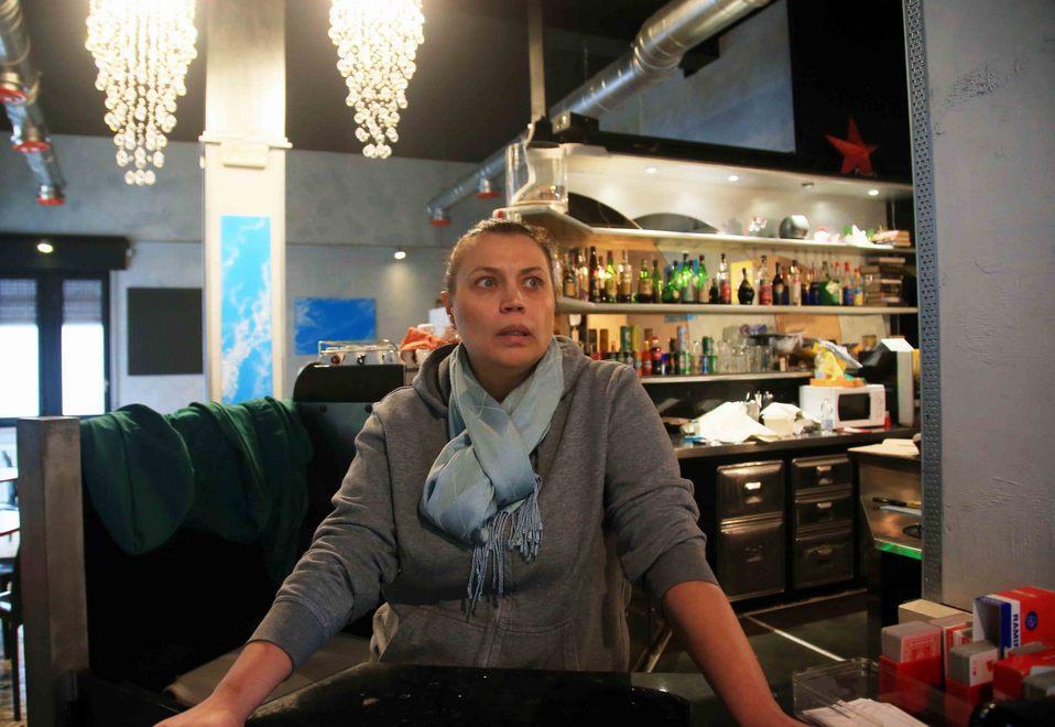 Reggio Emilia, coltello alla gola: rapinata una 19enne barista in via Matteotti 