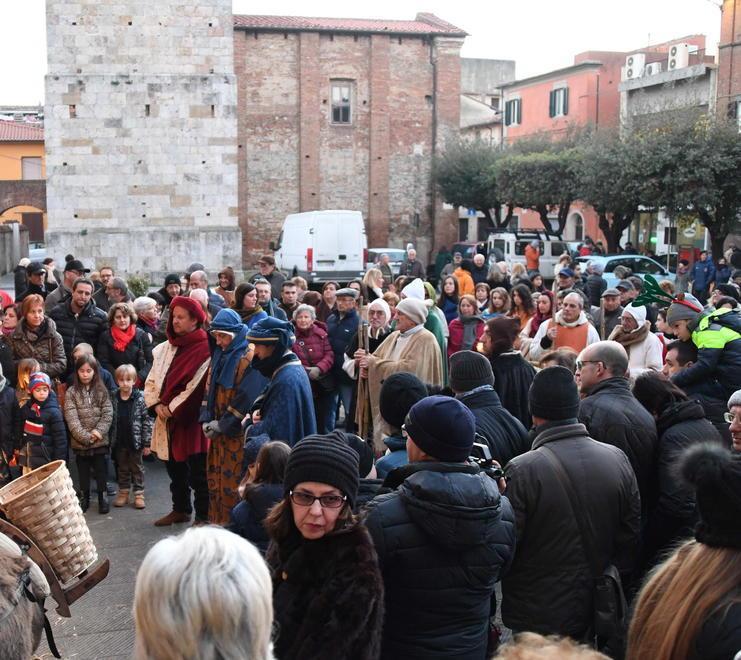 Al presepe vivente anche una preghiera per il bimbo al Meyer 