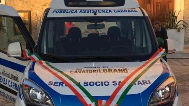 Auto per il trasporto disabili donata dalla Coop Lorano