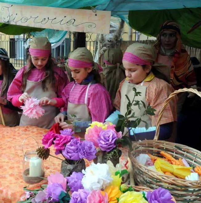 Che bello il presepe fatto di bambini E la piazza si riempie 