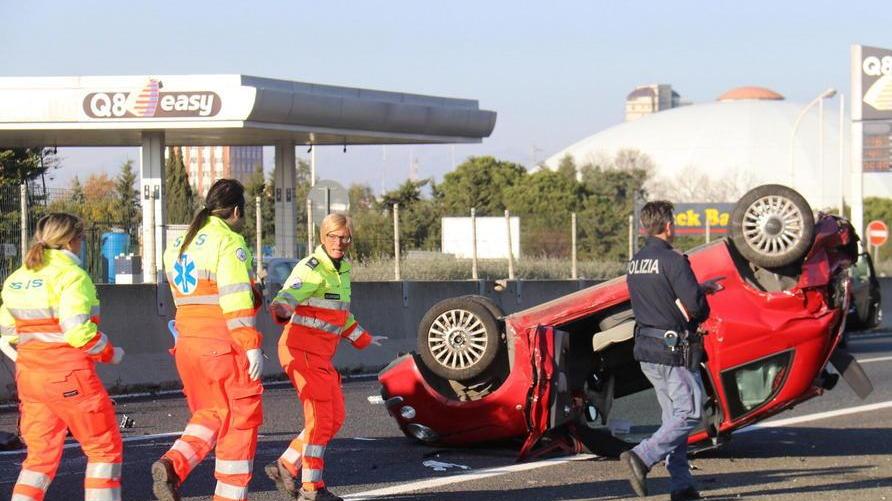 Incidente sulla Variante auto ribaltata: feriti in 4