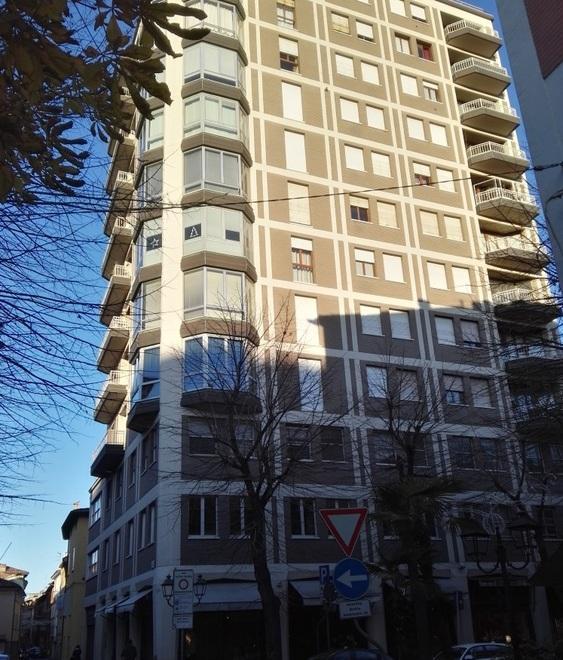 Gli ex uffici di via Pretorio sono sempre in vendita