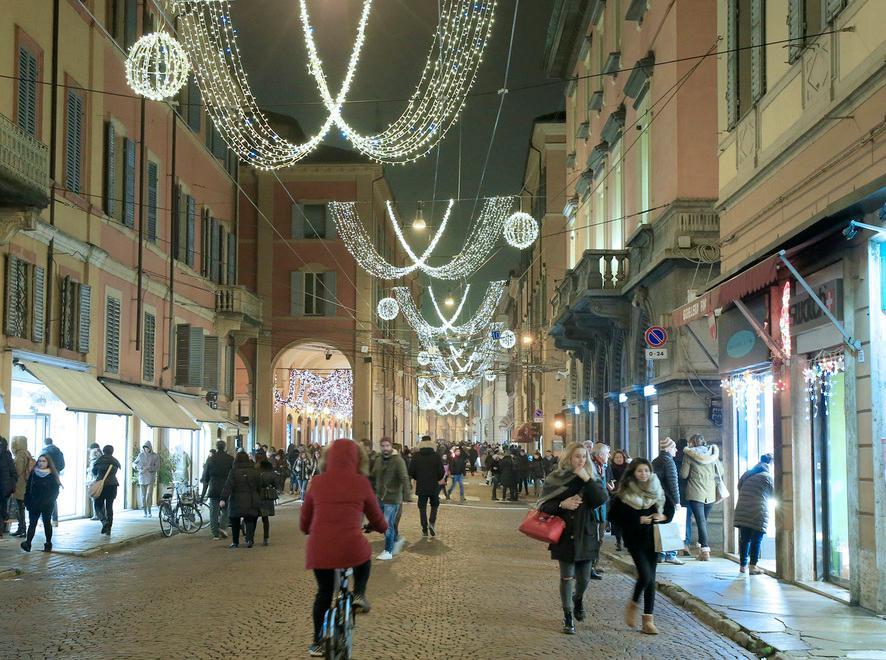 Alimentari in vetta anche nelle vendite 