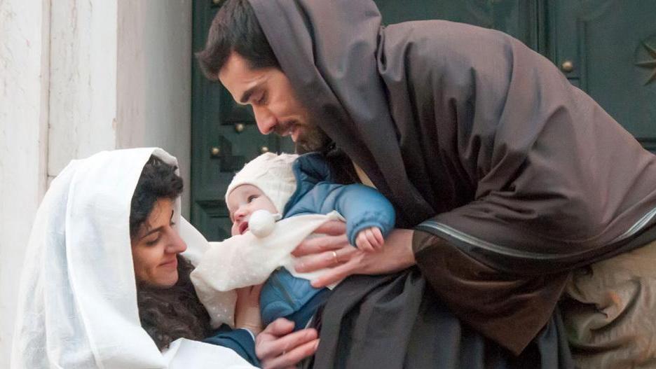 Maria studia lingue Gesù ha sei mesi e si chiama Pietro