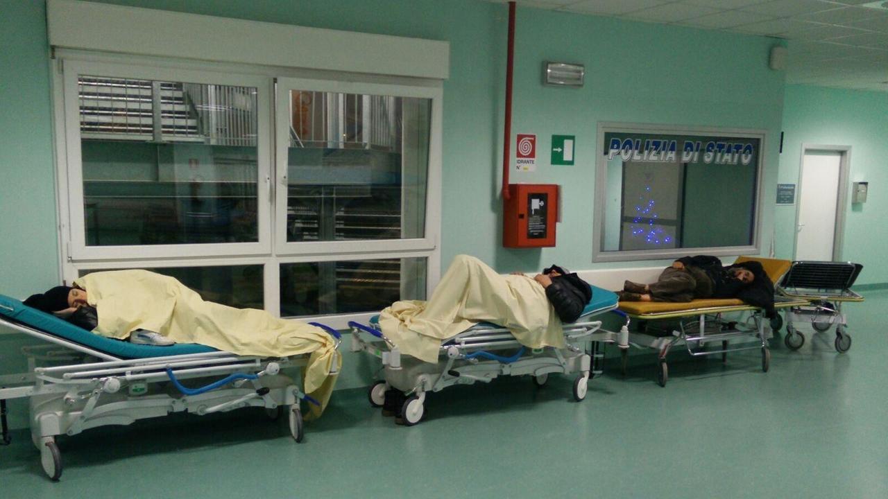Senzatetto trovano rifugio al pronto soccorso di Cona