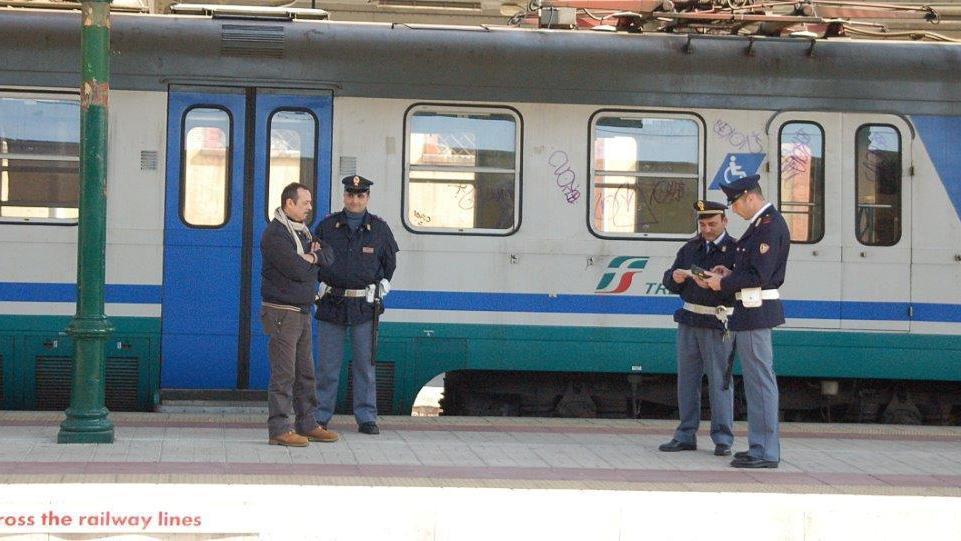 Agenti della Polfer alla stazione