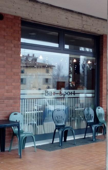Ladri al bar Sport di Gorzano, vicina li fa scappare 