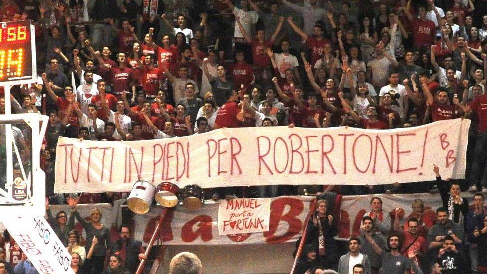I tifosi tutti in piedi per il presidente Maltinti