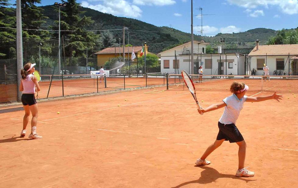 Chiude il Tennis Club il consiglio ai ferri corti con l’amministrazione 