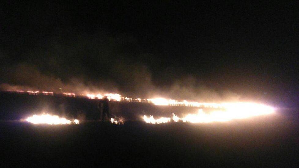 Brucia sterpaglie, scoppia il rogo