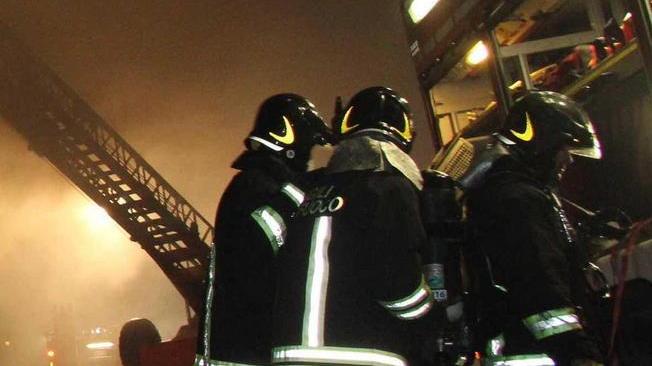 Incendio: salvato un senzatetto che stava dormendo