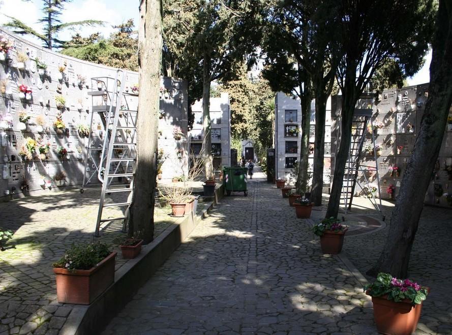 Cimitero, caos concessioni all’esame del Consiglio 