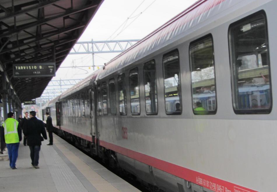 Evade dai domiciliari arrestato alla frontiera